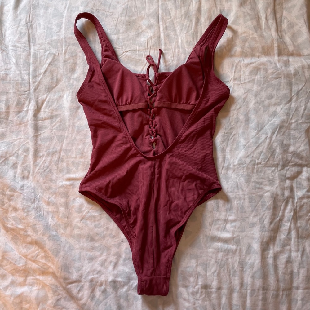One piece suit! - Picture 3 of 3